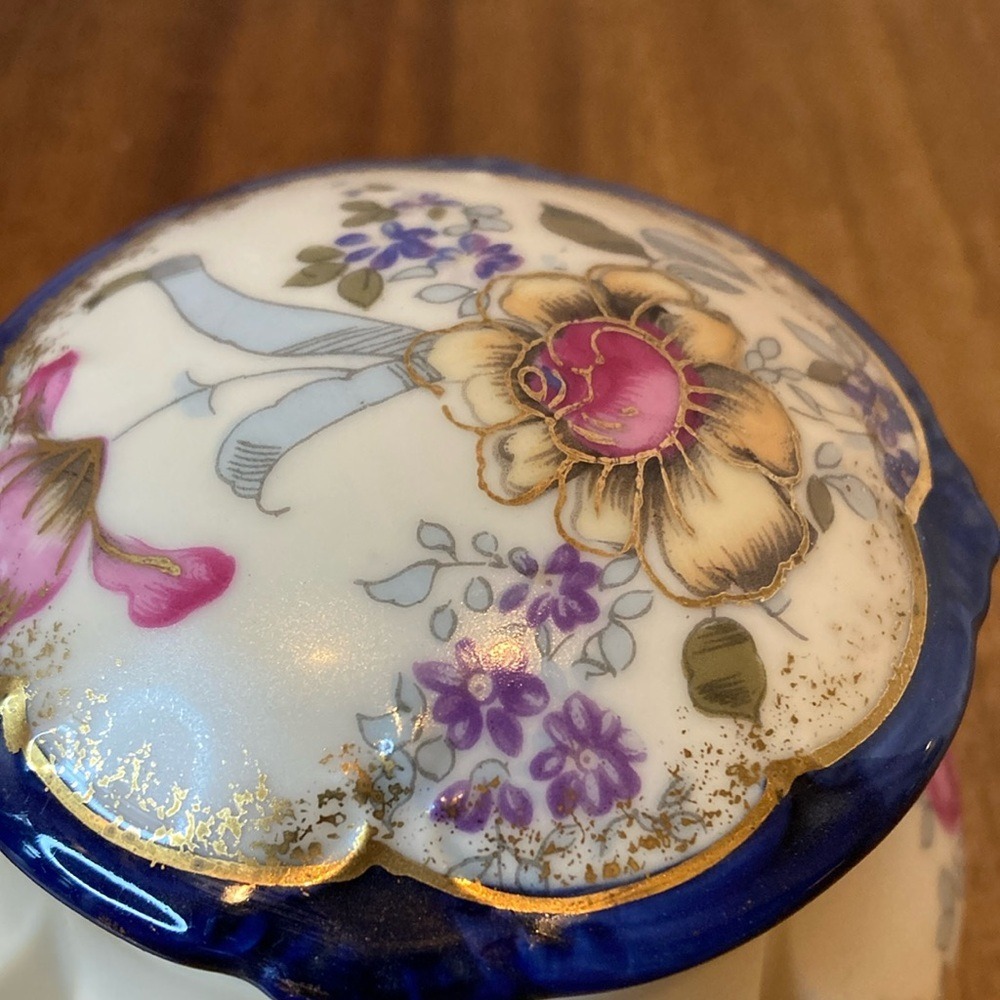 FW & Co Vintage Hand Painted Floral‎ Porcelain Hinged Trinket Box England - Picture 12 of 14